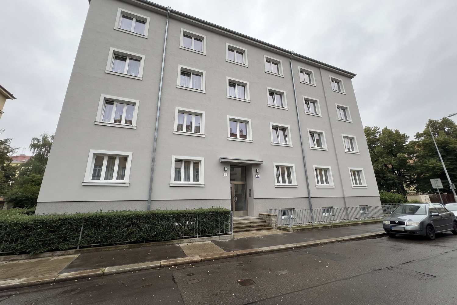 Dokončená fasáda činžovního domu po zateplení
